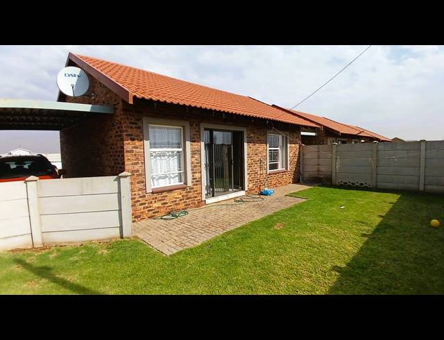 2 BEDROOM TOWNHOUSE FOR SALE IN RIVERSDALE